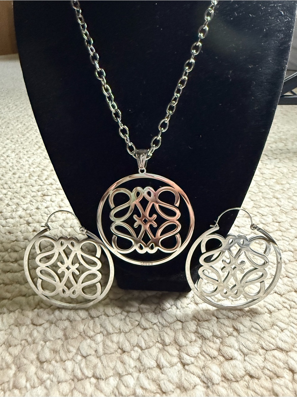 Fashion Jewelry Silver Filigree Round Pendant Necklace and Earrings Set
